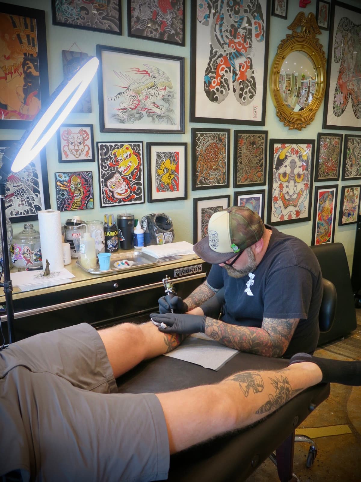 Ari tattooing a client