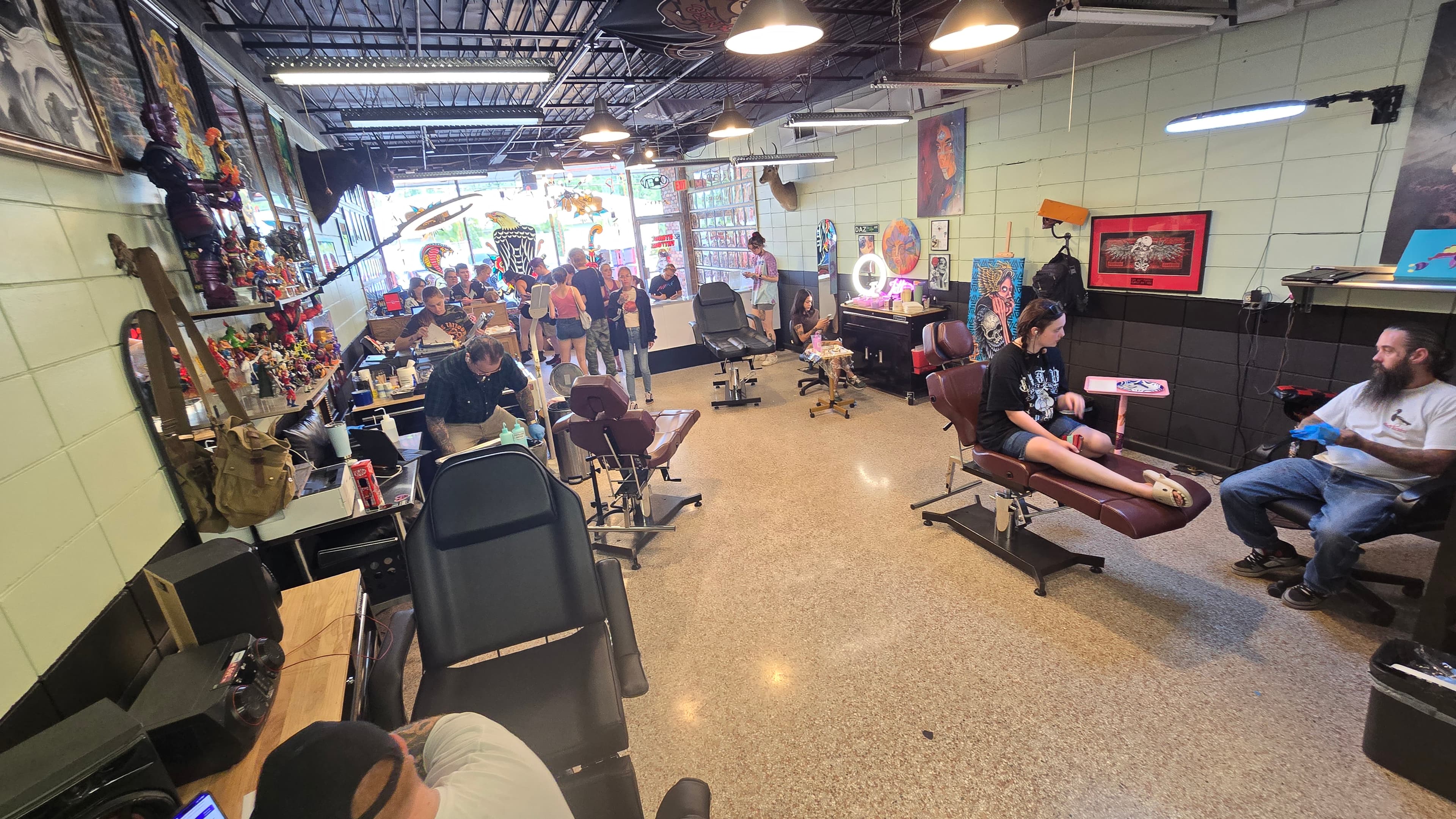 Atomic Tattoos Lakeland staff tattooing